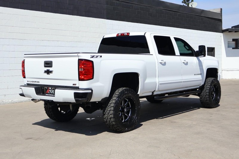 Chevrolet Silverado 1500 Vehicle Full-screen Gallery Image 05