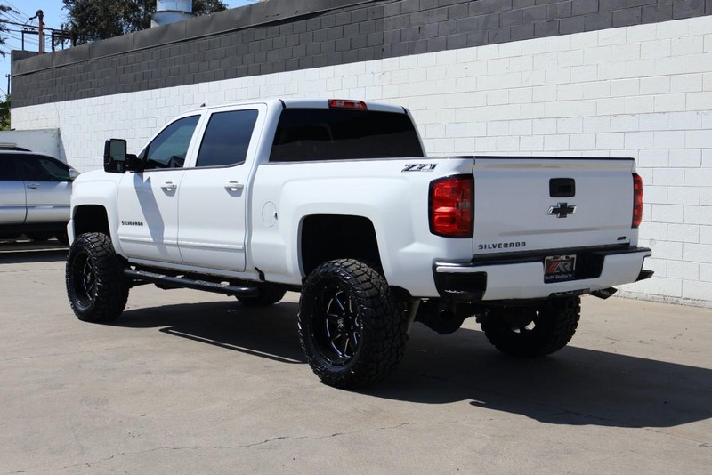 Chevrolet Silverado 1500 Vehicle Full-screen Gallery Image 11