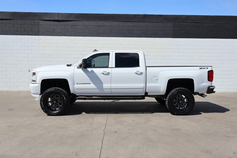 Chevrolet Silverado 1500 Vehicle Full-screen Gallery Image 12