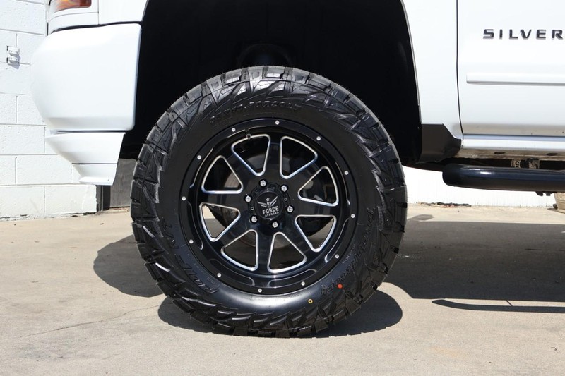 Chevrolet Silverado 1500 Vehicle Full-screen Gallery Image 16