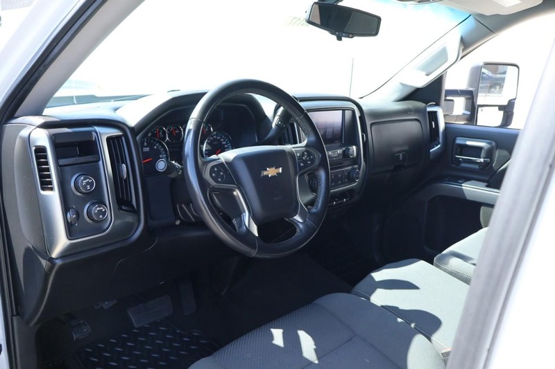 Chevrolet Silverado 1500 Vehicle Full-screen Gallery Image 18