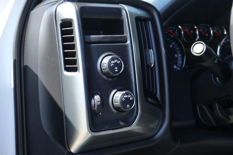 Chevrolet Silverado 1500 Vehicle Full-screen Gallery Image 19