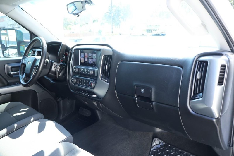 Chevrolet Silverado 1500 Vehicle Full-screen Gallery Image 22