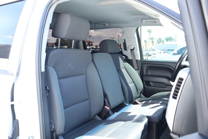 Chevrolet Silverado 1500 Vehicle Full-screen Gallery Image 24