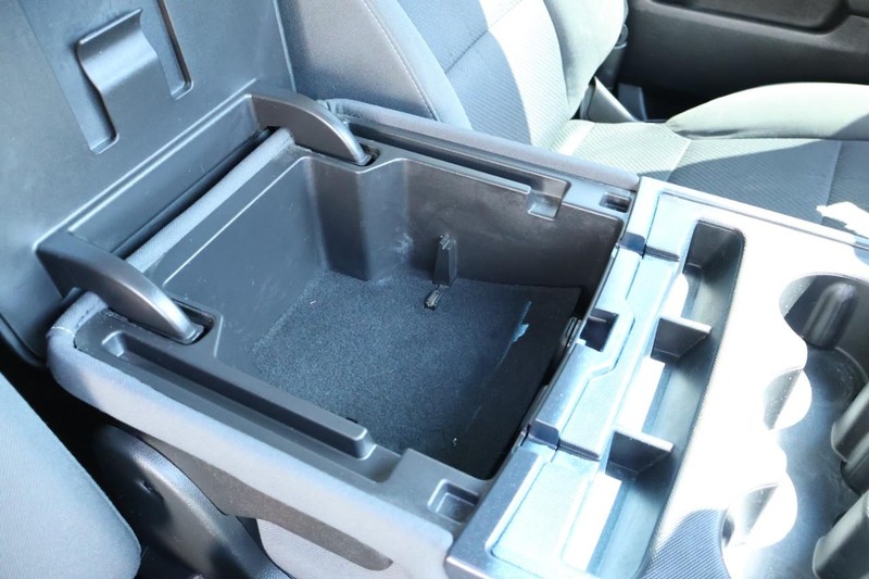 Chevrolet Silverado 1500 Vehicle Full-screen Gallery Image 35