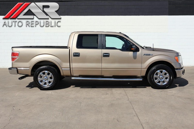 Ford F-150 Vehicle Full-screen Gallery Image 01