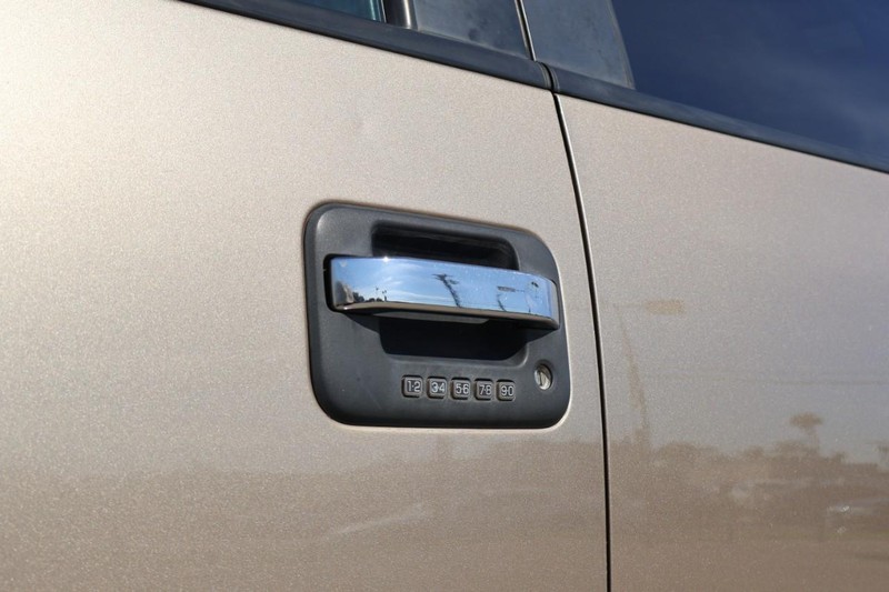 Ford F-150 Vehicle Full-screen Gallery Image 14