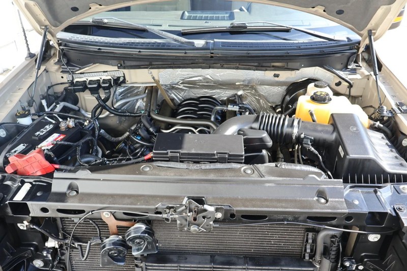 Ford F-150 Vehicle Full-screen Gallery Image 16