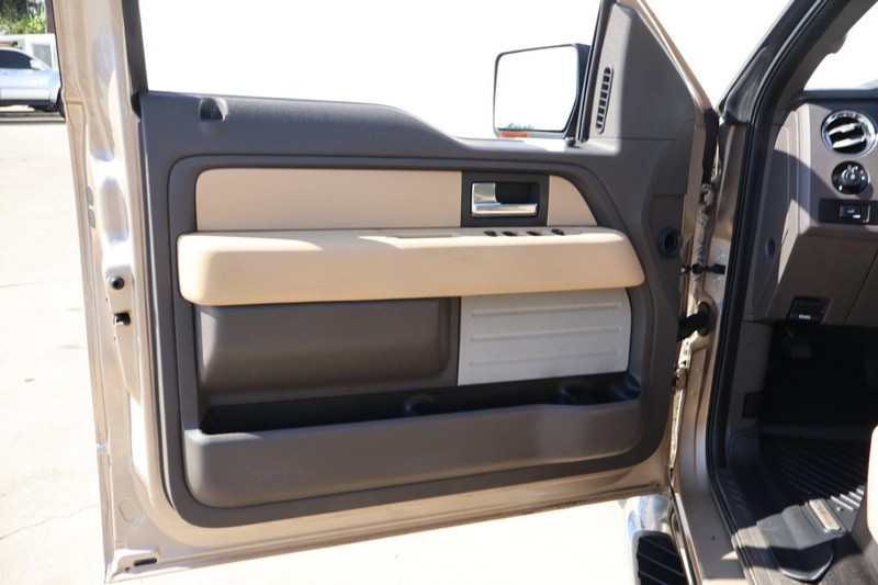 Ford F-150 Vehicle Full-screen Gallery Image 18