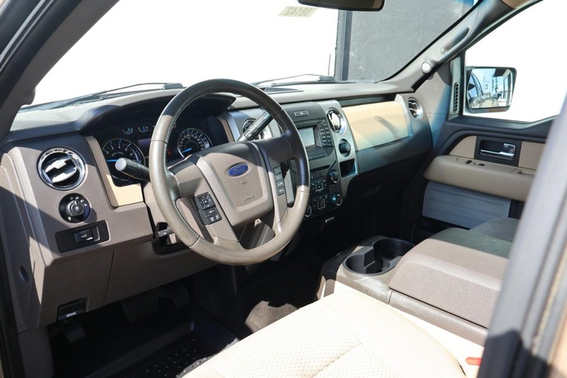 Ford F-150 Vehicle Full-screen Gallery Image 19