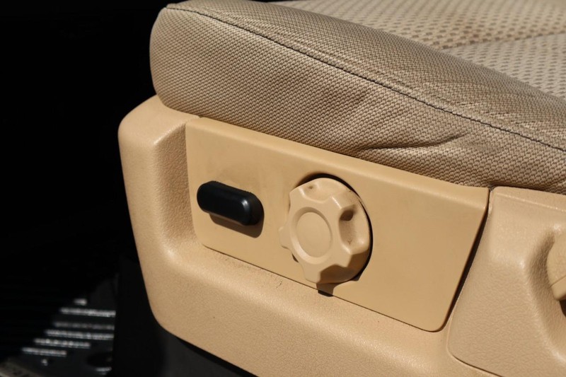 Ford F-150 Vehicle Full-screen Gallery Image 21