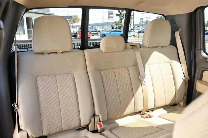 Ford F-150 Vehicle Full-screen Gallery Image 26