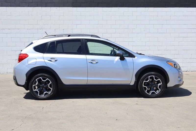 Subaru XV Crosstrek Vehicle Full-screen Gallery Image 04