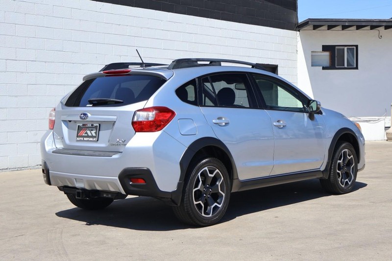 Subaru XV Crosstrek Vehicle Full-screen Gallery Image 05