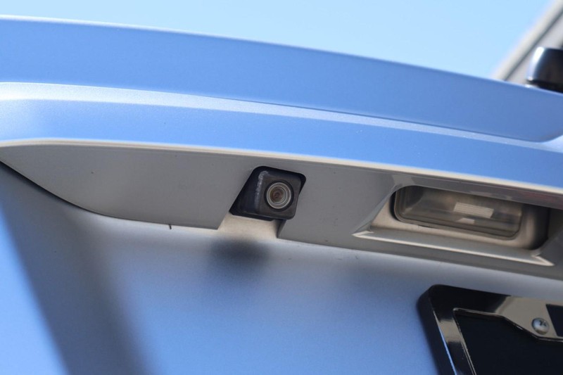 Subaru XV Crosstrek Vehicle Full-screen Gallery Image 08