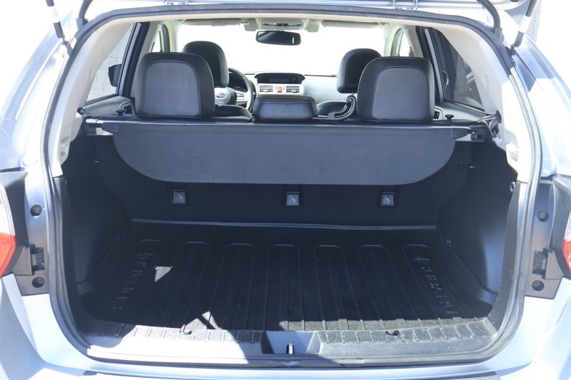 Subaru XV Crosstrek Vehicle Full-screen Gallery Image 09