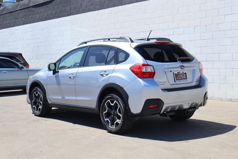 Subaru XV Crosstrek Vehicle Full-screen Gallery Image 10