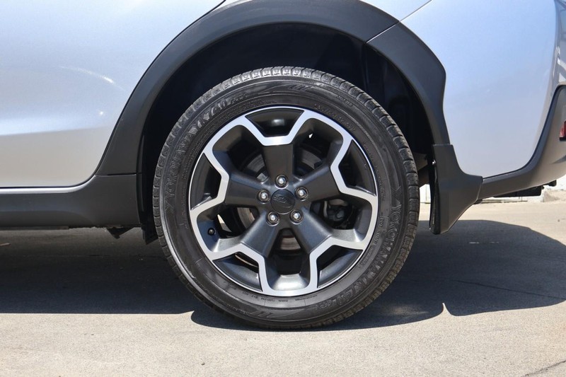 Subaru XV Crosstrek Vehicle Full-screen Gallery Image 14