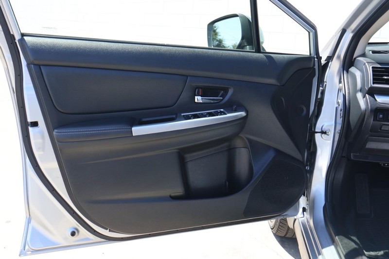 Subaru XV Crosstrek Vehicle Full-screen Gallery Image 15