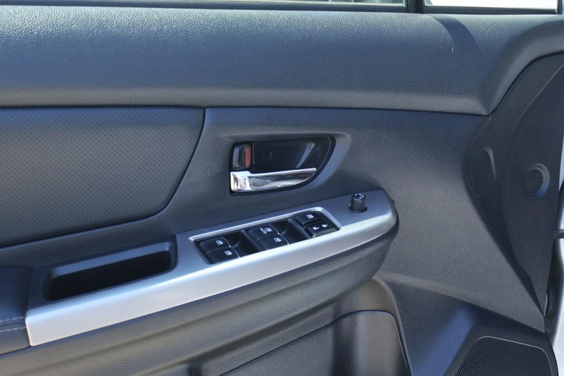 Subaru XV Crosstrek Vehicle Full-screen Gallery Image 16