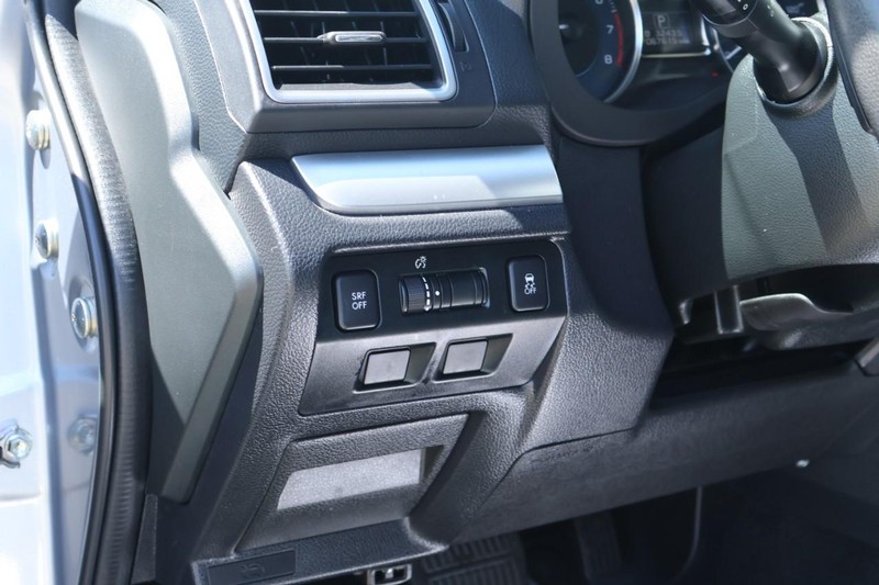 Subaru XV Crosstrek Vehicle Full-screen Gallery Image 18