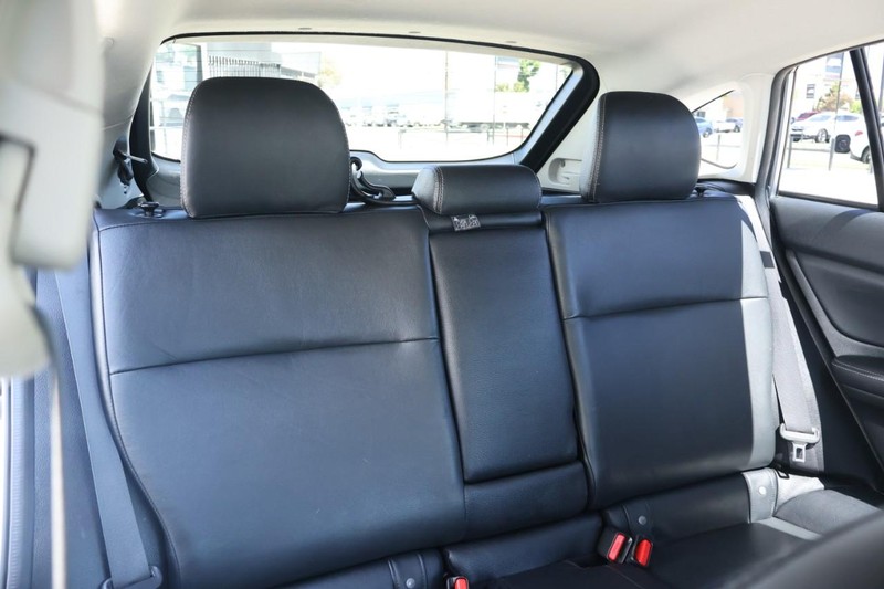 Subaru XV Crosstrek Vehicle Full-screen Gallery Image 23