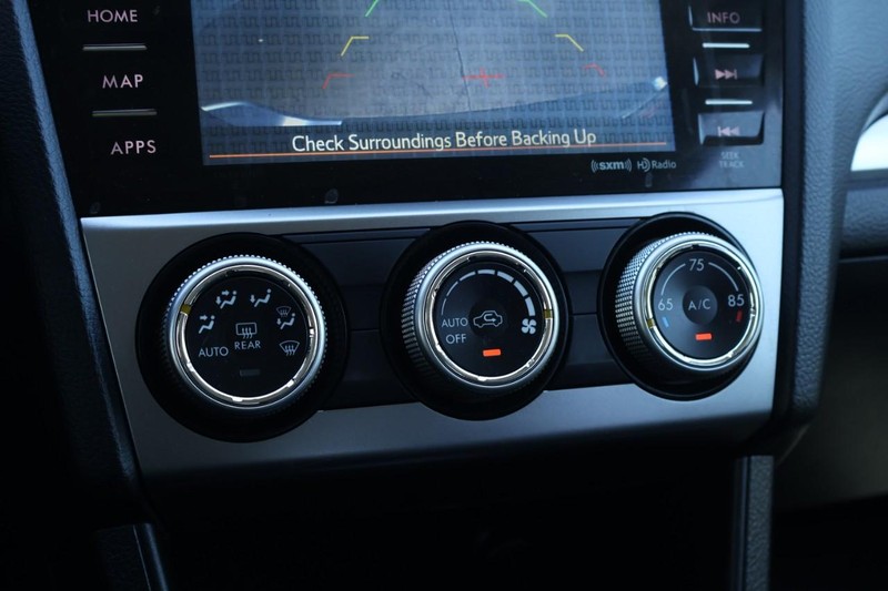 Subaru XV Crosstrek Vehicle Full-screen Gallery Image 33