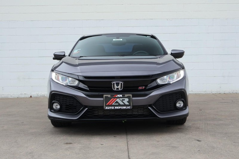 Honda Civic Si Coupe Vehicle Full-screen Gallery Image 02