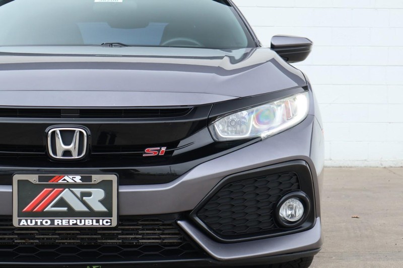 Honda Civic Si Coupe Vehicle Full-screen Gallery Image 03