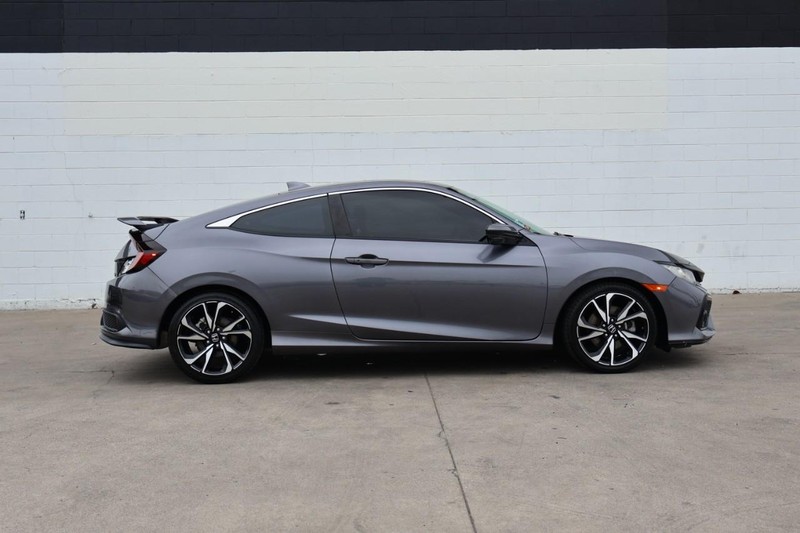 Honda Civic Si Coupe Vehicle Full-screen Gallery Image 04