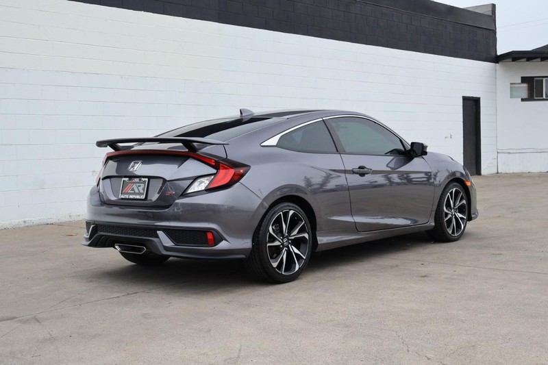 Honda Civic Si Coupe Vehicle Full-screen Gallery Image 05