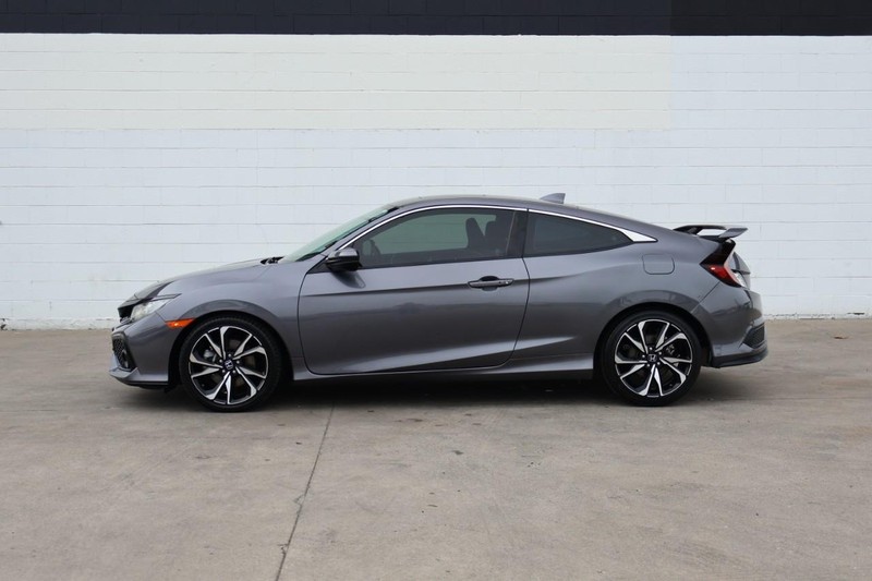 Honda Civic Si Coupe Vehicle Full-screen Gallery Image 12