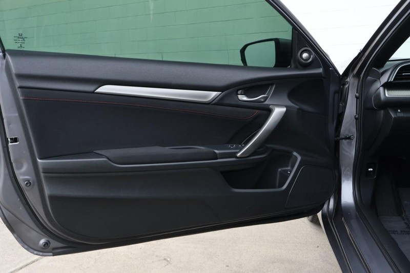 Honda Civic Si Coupe Vehicle Full-screen Gallery Image 16