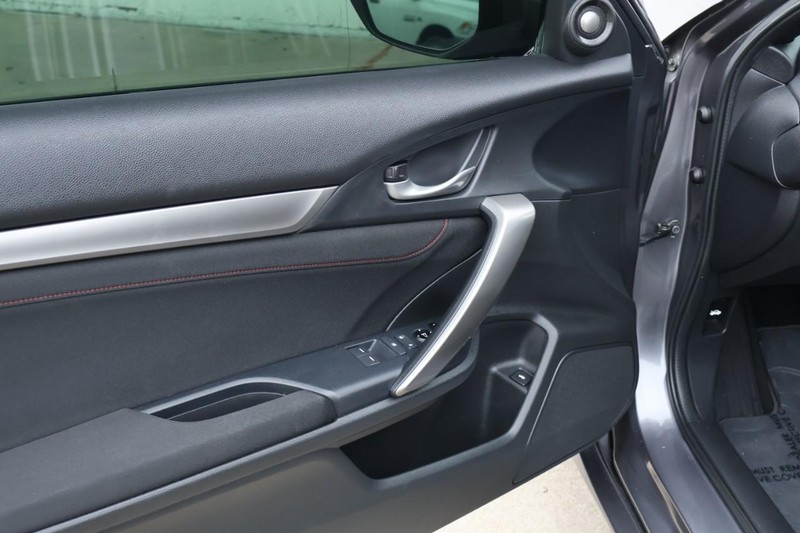 Honda Civic Si Coupe Vehicle Full-screen Gallery Image 17