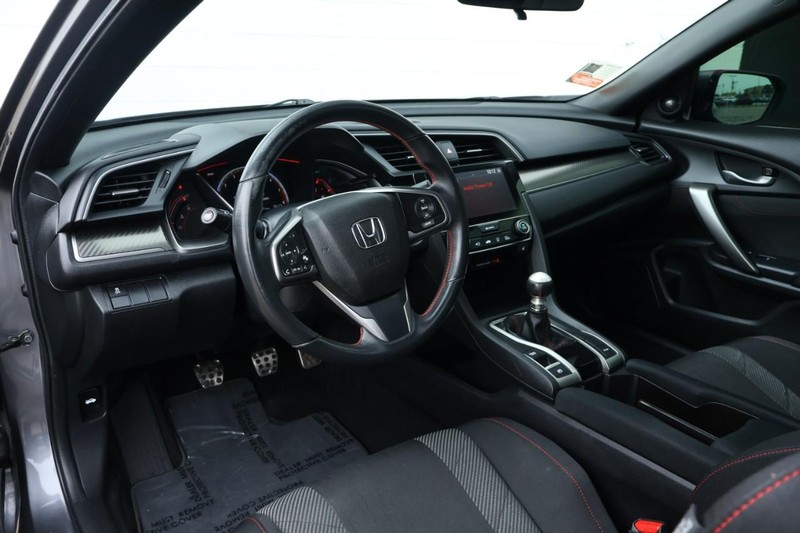 Honda Civic Si Coupe Vehicle Full-screen Gallery Image 18