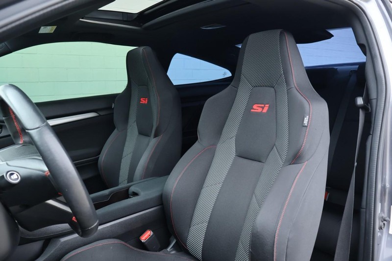 Honda Civic Si Coupe Vehicle Full-screen Gallery Image 19