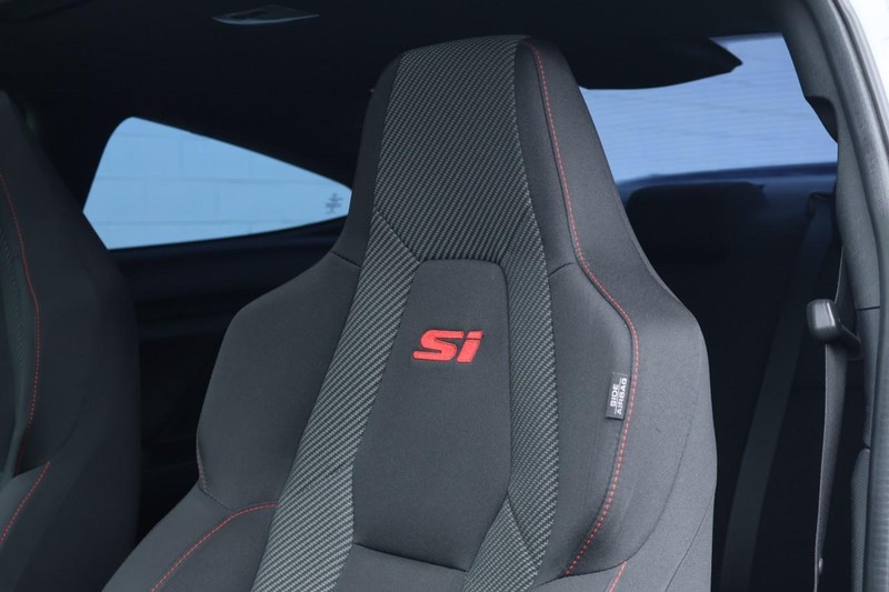 Honda Civic Si Coupe Vehicle Full-screen Gallery Image 20