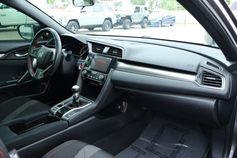 Honda Civic Si Coupe Vehicle Full-screen Gallery Image 22