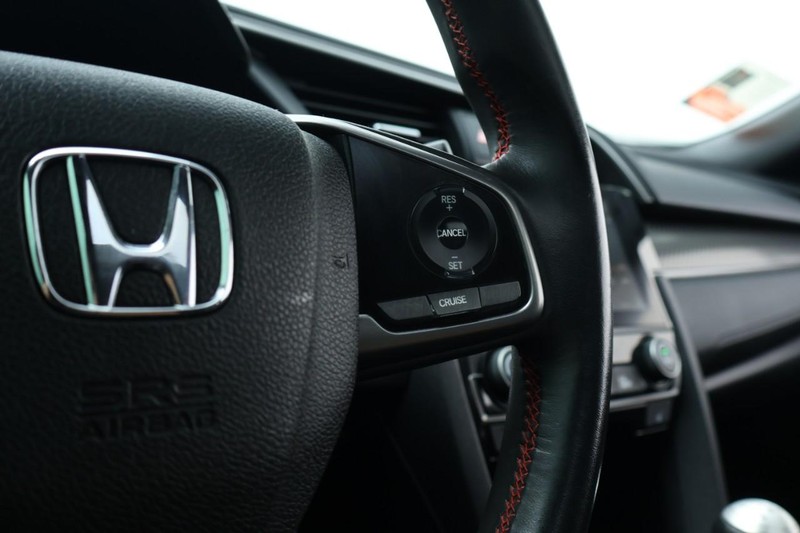 Honda Civic Si Coupe Vehicle Full-screen Gallery Image 30