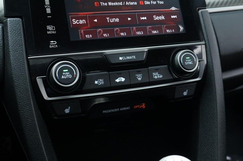 Honda Civic Si Coupe Vehicle Full-screen Gallery Image 35