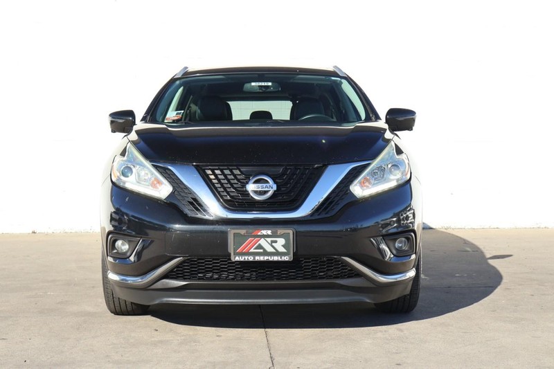 Nissan Murano Vehicle Full-screen Gallery Image 02