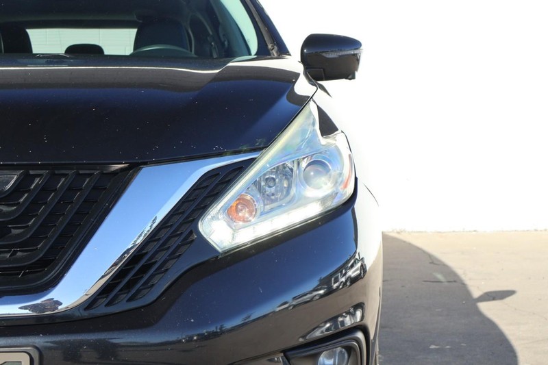 Nissan Murano Vehicle Full-screen Gallery Image 03