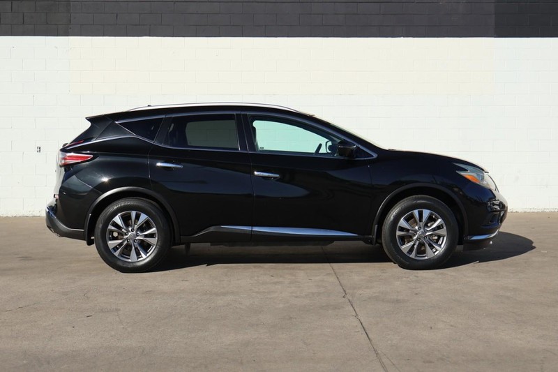 Nissan Murano Vehicle Full-screen Gallery Image 04