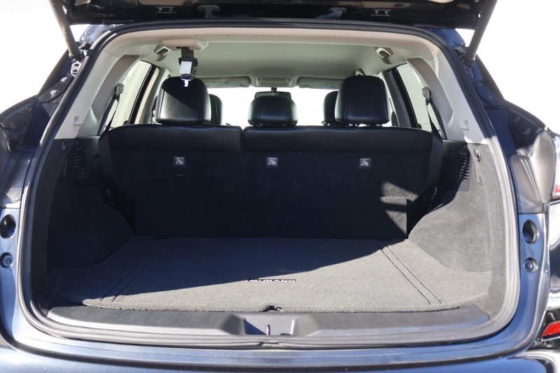 Nissan Murano Vehicle Full-screen Gallery Image 09