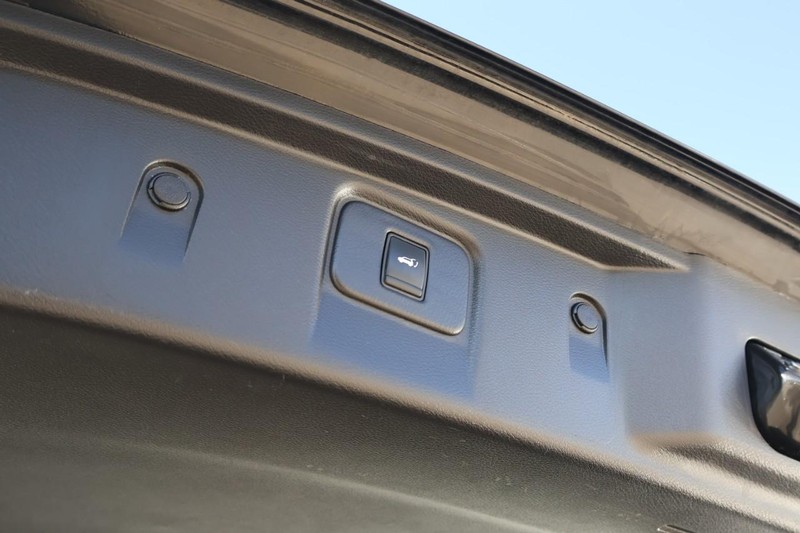 Nissan Murano Vehicle Full-screen Gallery Image 10