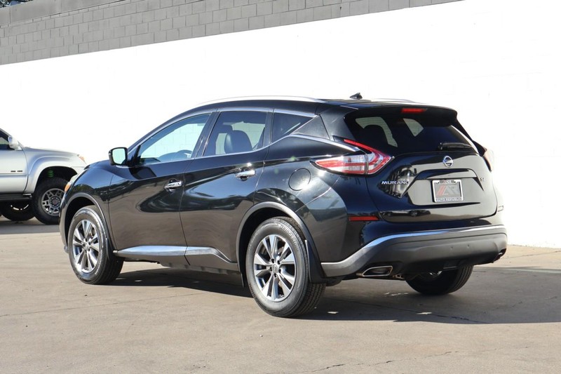 Nissan Murano Vehicle Full-screen Gallery Image 11