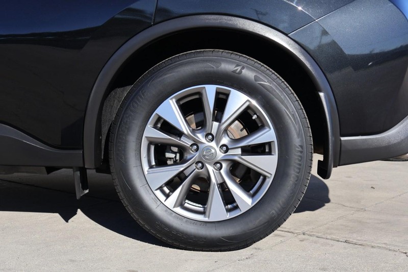 Nissan Murano Vehicle Full-screen Gallery Image 15