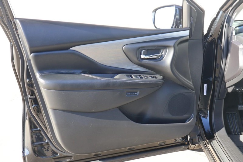 Nissan Murano Vehicle Full-screen Gallery Image 16