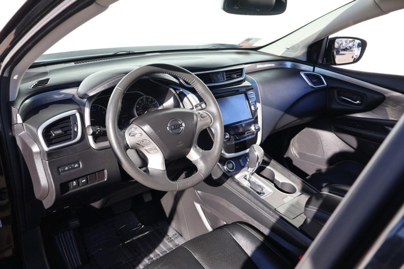 Nissan Murano Vehicle Full-screen Gallery Image 18