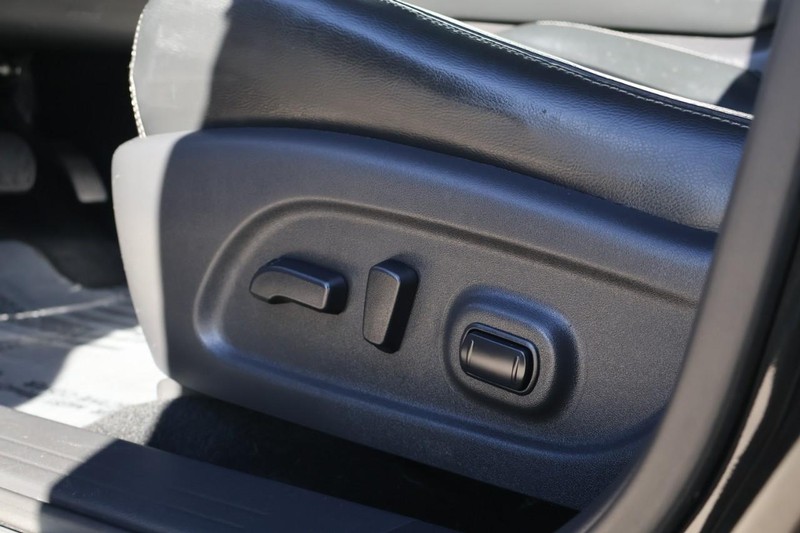 Nissan Murano Vehicle Full-screen Gallery Image 20